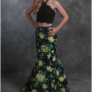 Sherri Hill dress size 4